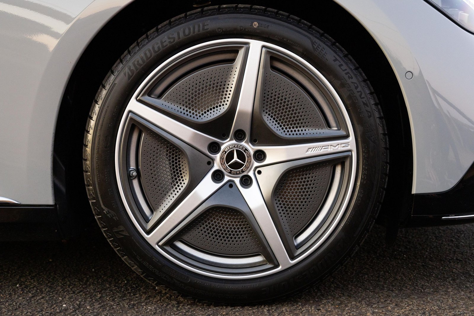 Mercedes EQE