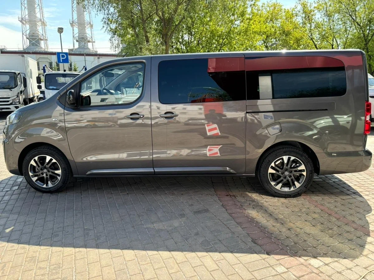Opel Zafira 9 Seats