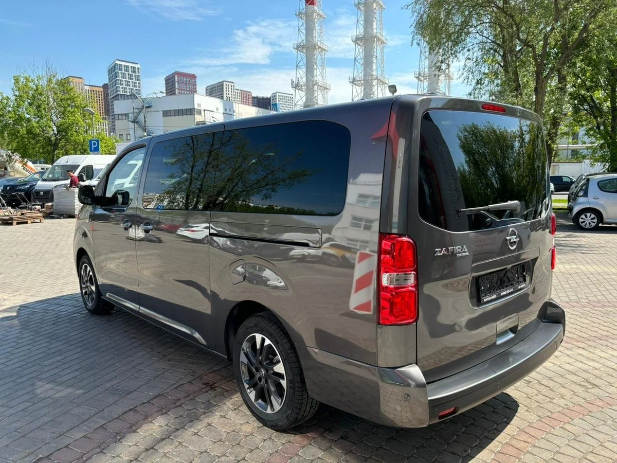 Opel Zafira 9 Seats