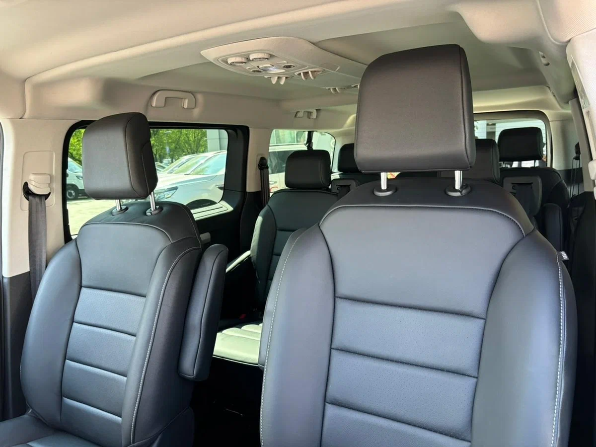 Opel Zafira 9 Seats