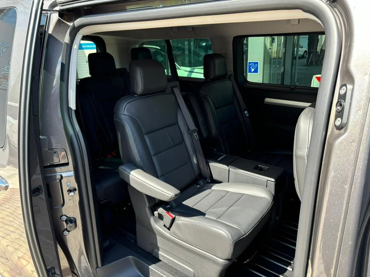 Opel Zafira 9 Seats