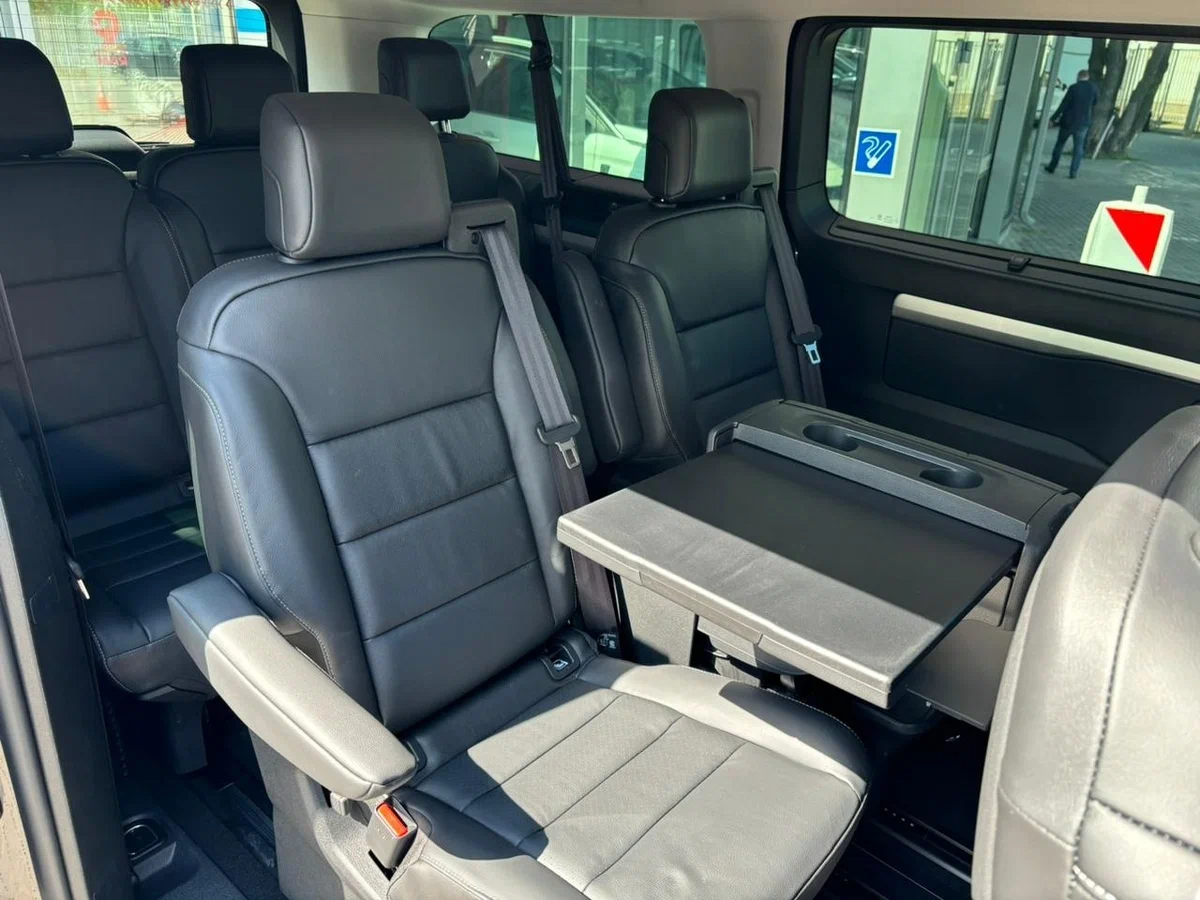 Opel Zafira 9 Seats