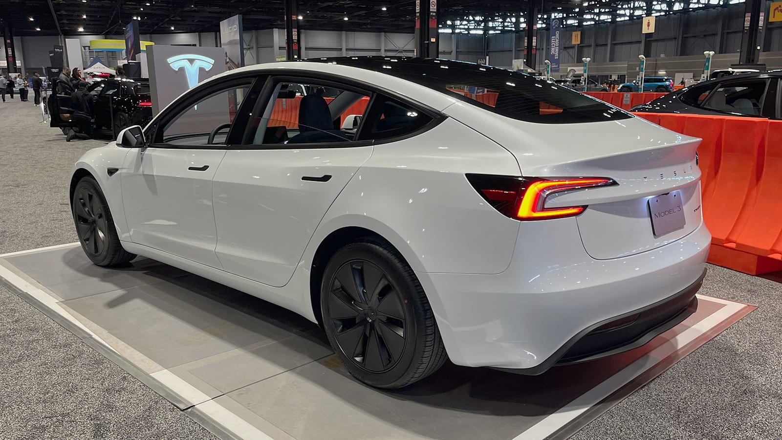 Tesla Model 3 2024